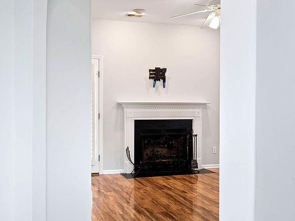 4th image of 5402 Crosland Ct W