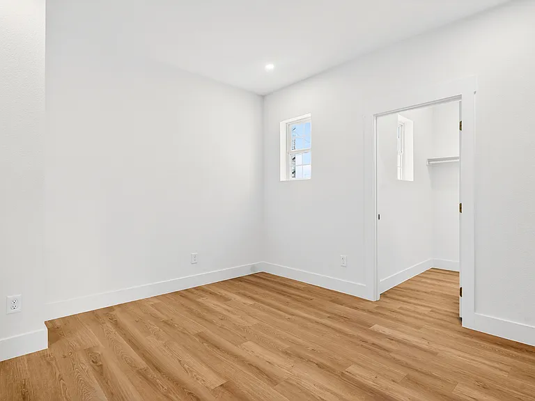 435 W 9th St #C — Photo 6