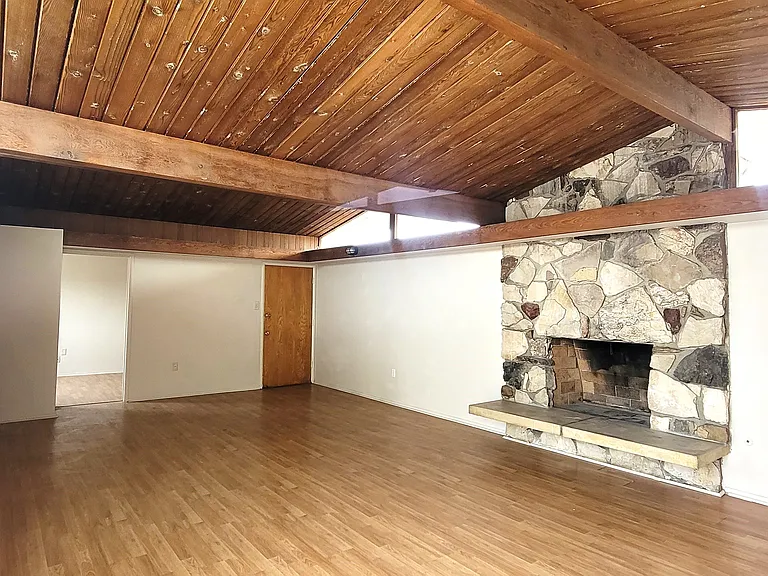 218 W Carson St #A — Photo 12
