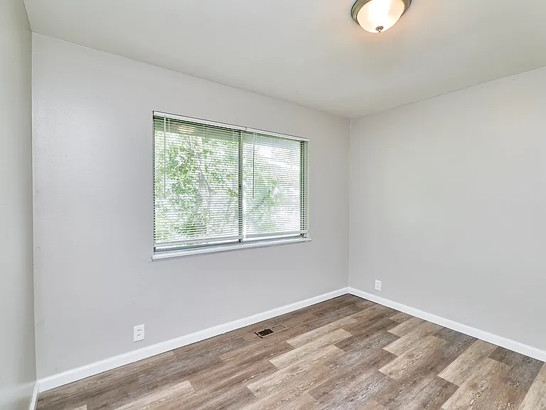 1495 Tremont Dr — Photo 24