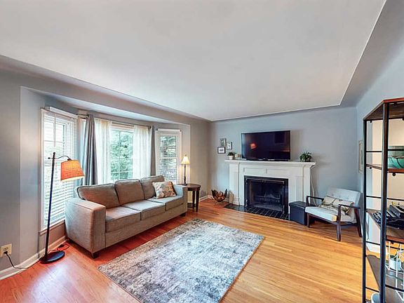 5th image of 10865 Talbot Ave