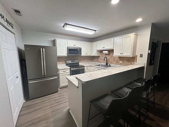 2nd image of 12 Pheasant Meadow Dr
