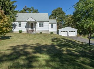 49 E Dorsey Ln, Poughkeepsie, NY 12601