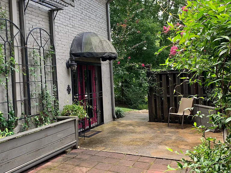 7001 Palermo Dr — Photo 1