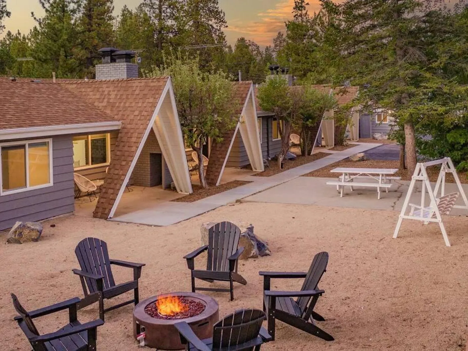 Cozy, Fully Furnished, One Bedroom One Bathroom Rental Minutes Away from the Big Bear Lake Front! — Photo 2