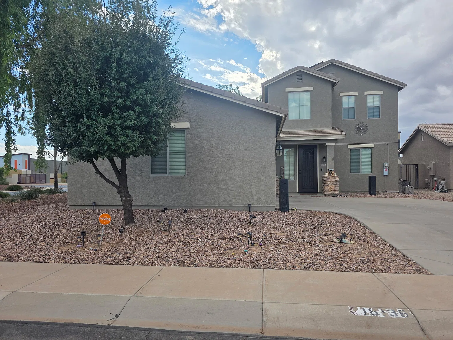 3 bed, 2.5 bath, 2358 sqft, $2,300 — Photo 1
