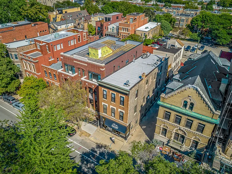 2315 N Southport Ave — Photo 4