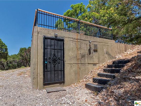 3rd image of 3243 Camelot Ln