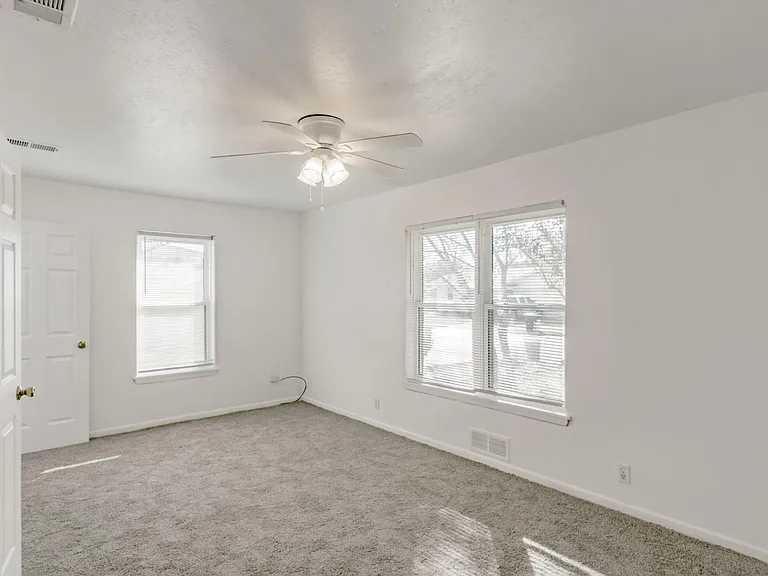 5821 Circular Dr — Photo 7