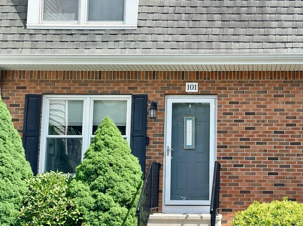 101 Summerhill Road #101, Wallingford, CT 06492