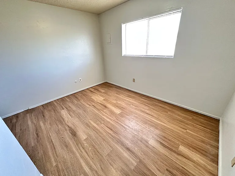 3417 Aztec Road NE — Photo 22