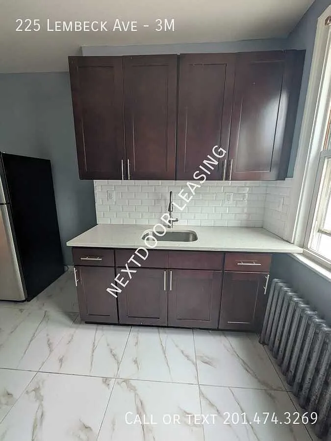 225 Lembeck Ave — Photo 1