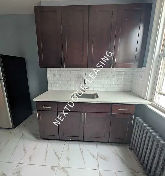 225 Lembeck Ave #3M