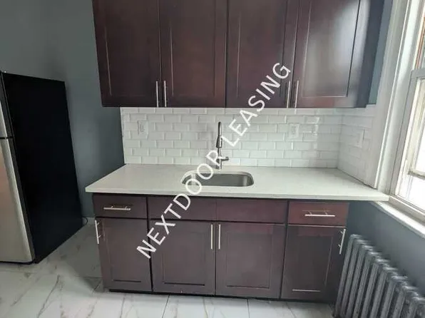 225 Lembeck Ave #3M, Jersey City, NJ 07305