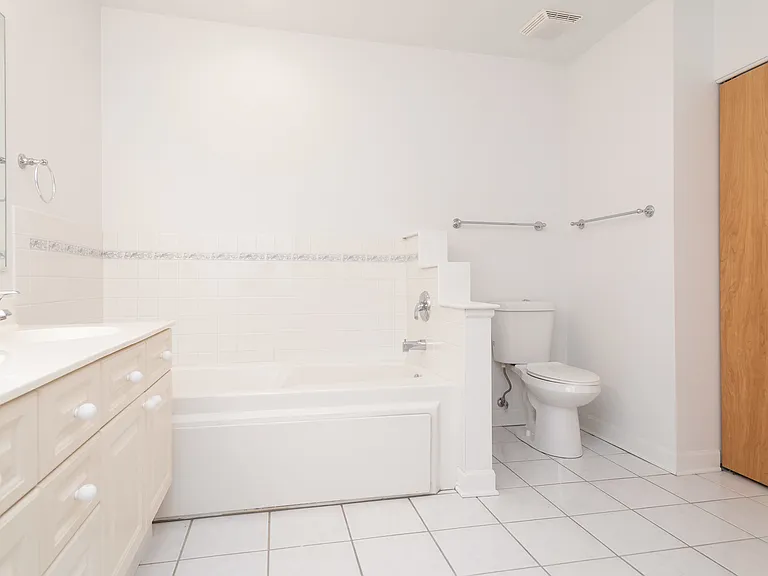 845 W Altgeld St #4D — Photo 26