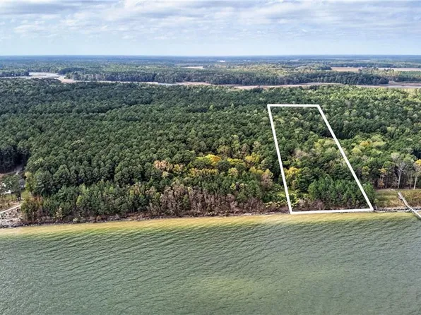 1437 Lawnes Neck Dr, Smithfield, VA 23430