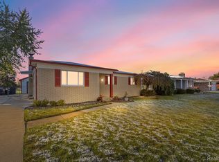 40154 Kristen Dr, Sterling Heights, MI 48310