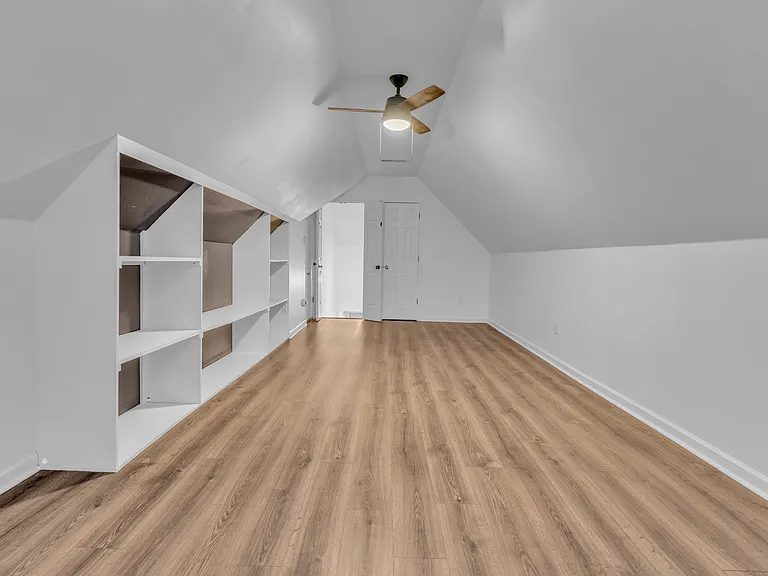 3933 Oak Forest Dr — Photo 26