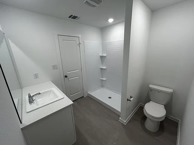 Master Bedroom Bathroom