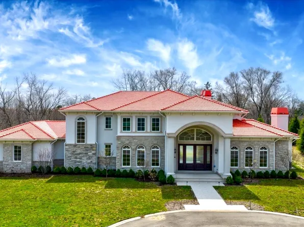 2665 Bentley Rd, Highland Park, IL 60035