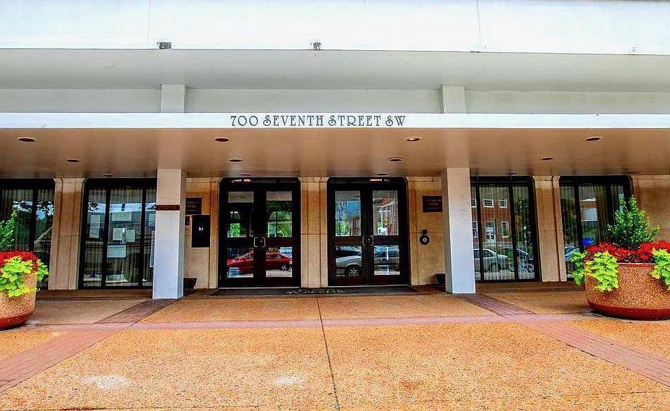 1st image of 700 7th St SW APT 406