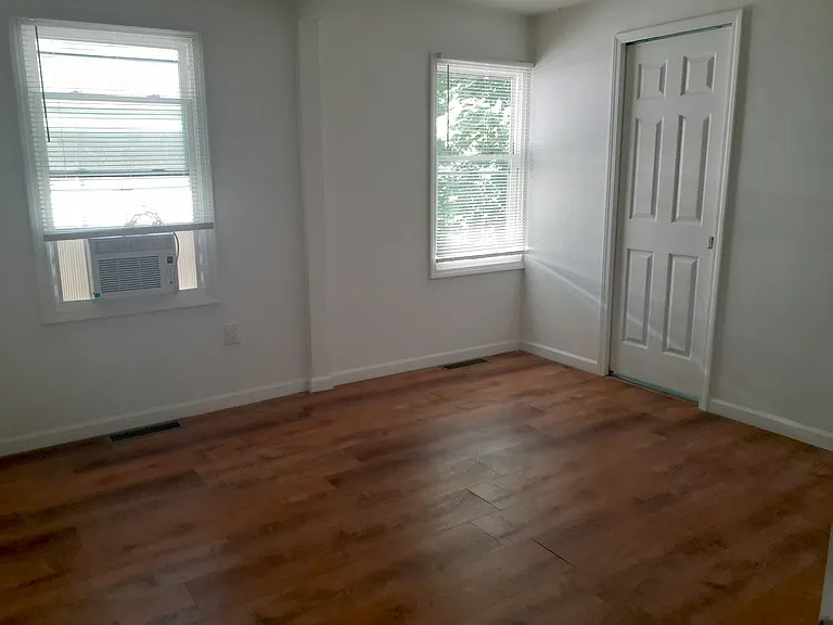 124 Lawrence St — Photo 6