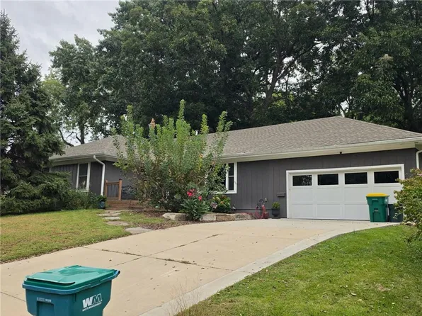 6027 Robinson St, Overland Park, KS 66202