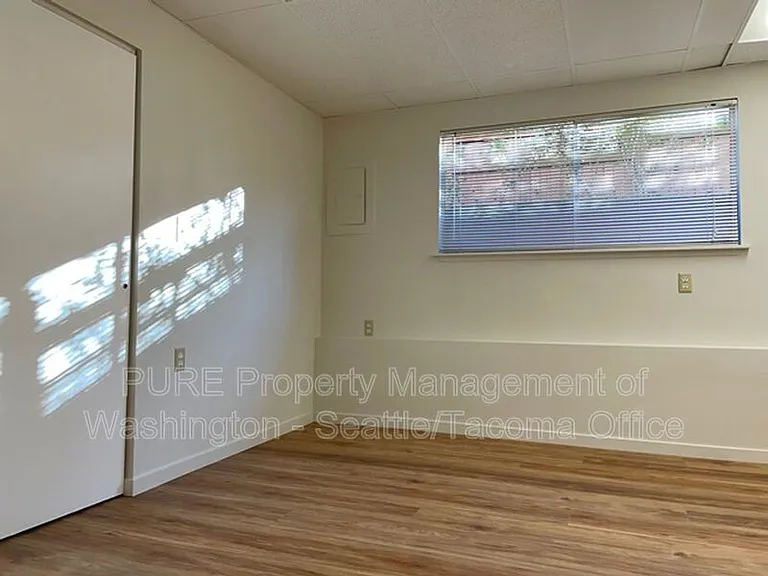 1727 45th Ave SW — Photo 18
