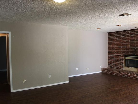 5th image of 4021 Lawn Dr