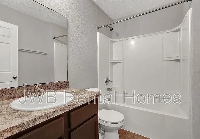 4643 Williamsburg Ave — Photo 9