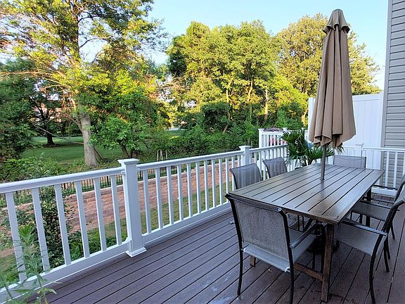 Deck with private view