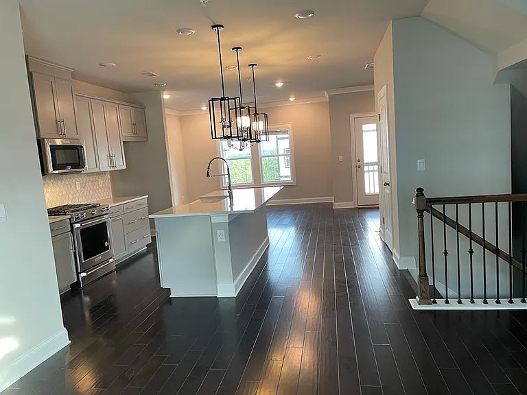 1112 Knoxboro Ln — Photo 6