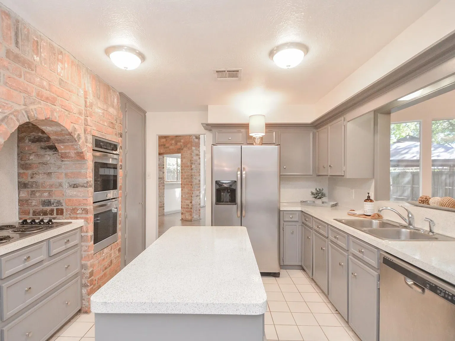 4 bed, 3.0 bath, 2957 sqft, $2,495 — Photo 4