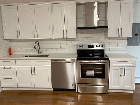 2nd image of 34-27 Crescent St
