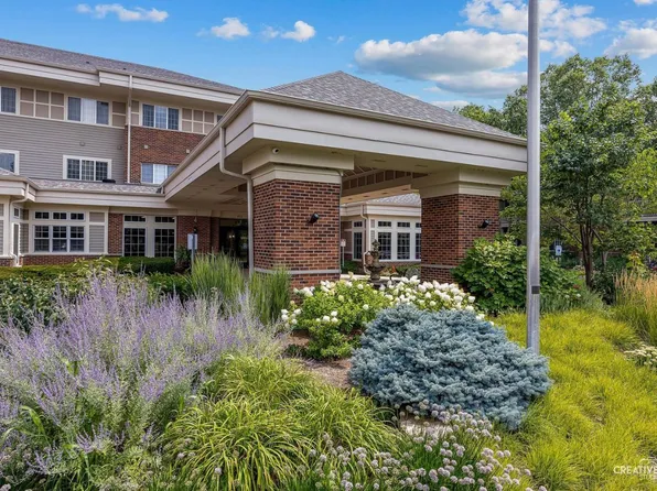 605 Barrington Ave APT 308, East Dundee, IL 60118