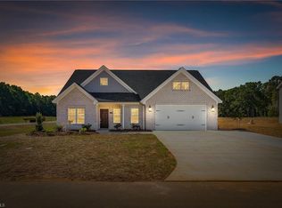 146 Plum Point Ln, Lexington, NC 27295