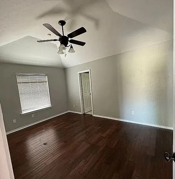 1117 Hidden Glade Dr — Photo 2