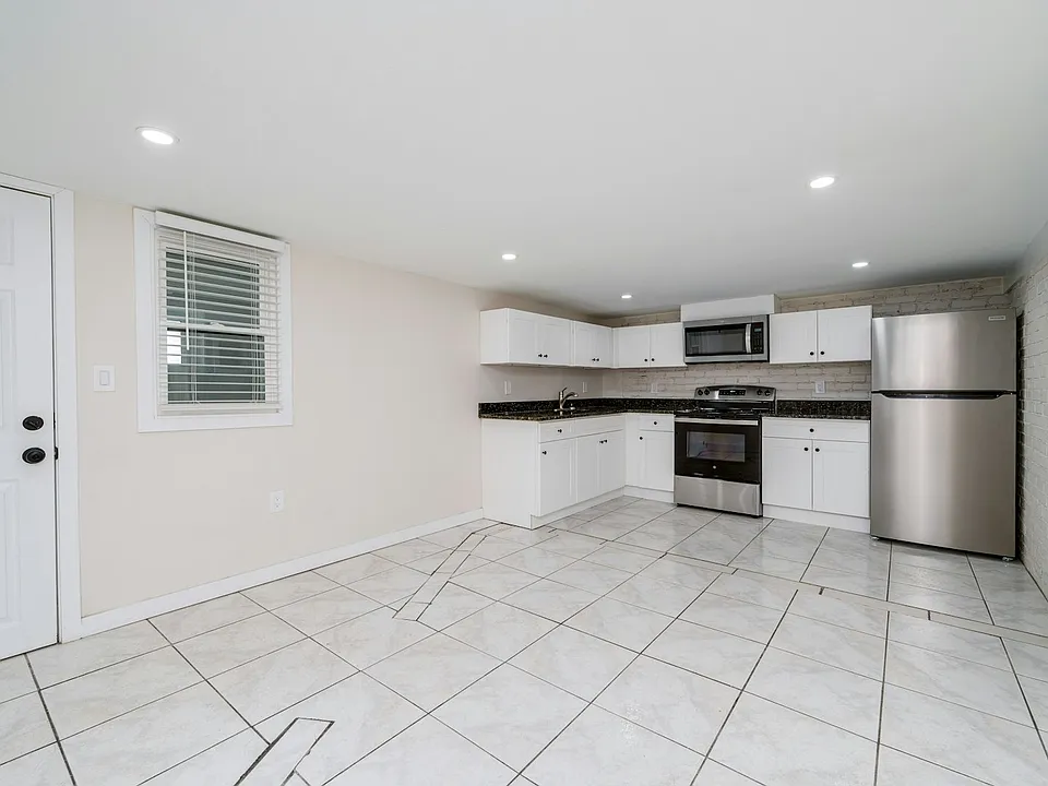 57 S 6th St #8