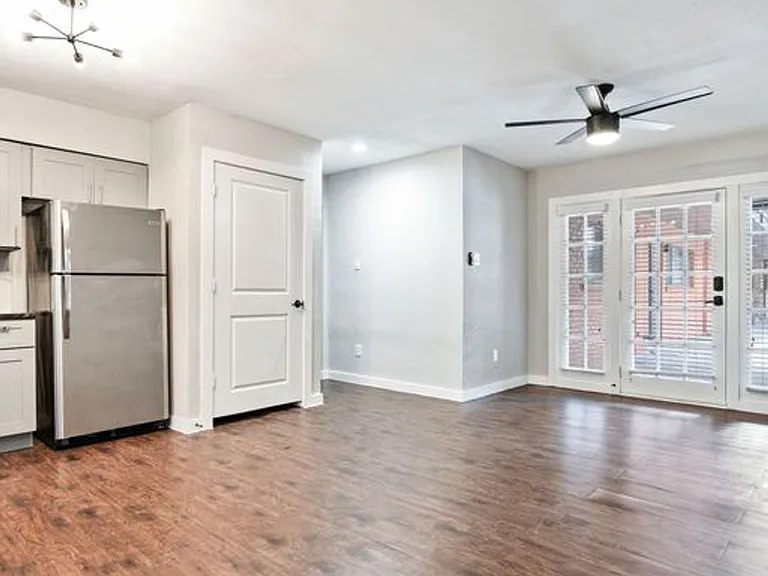 2301 Commonwealth St — Photo 28