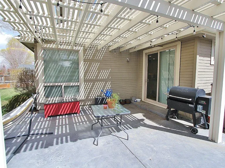 3689 N Colbourne Way — Photo 23