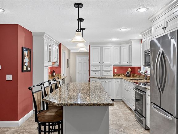 5th image of 12 Quail Hollow Rd