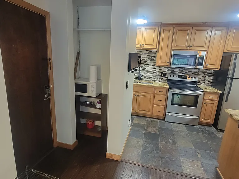 1800 Lasalle Ave #106 — Photo 6
