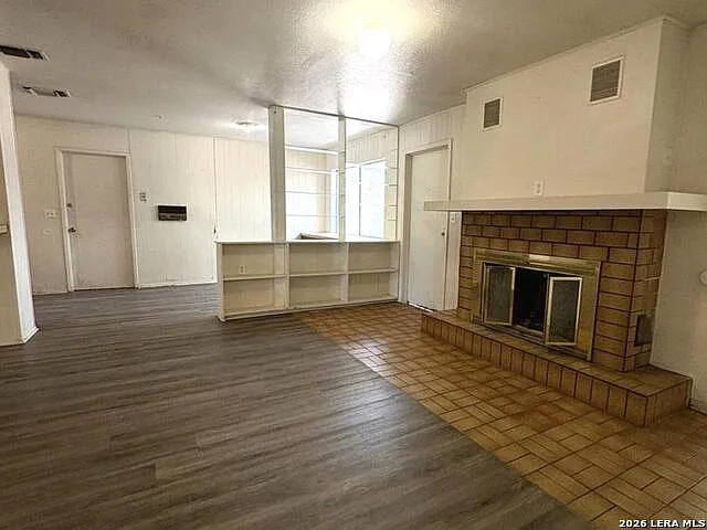 4 bed, 2.0 bath, 1820 sqft, $1,695 — Photo 3