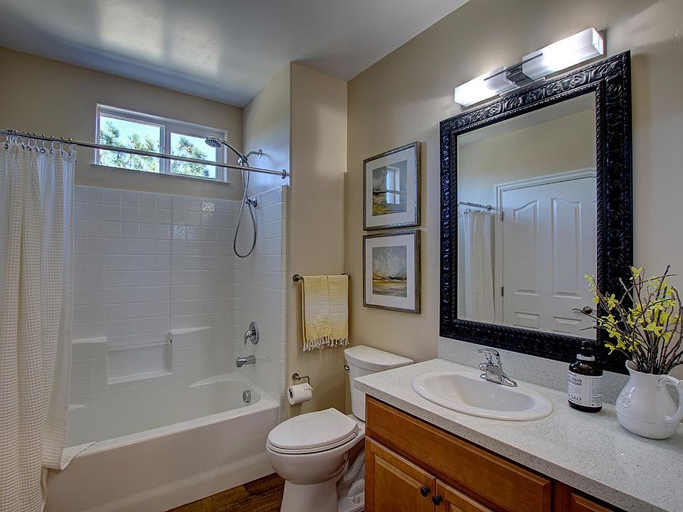 2nd image of 240 S Rancho Santa Fe Rd Unit 204