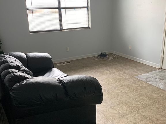 4th image of 1730 Nutmeg St