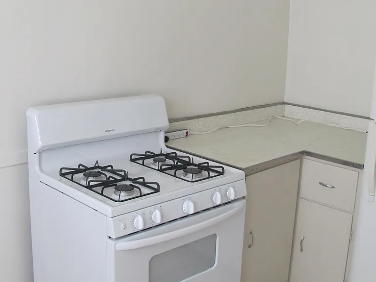 3967 Buckingham Ave #LOWER FLAT — Photo 6