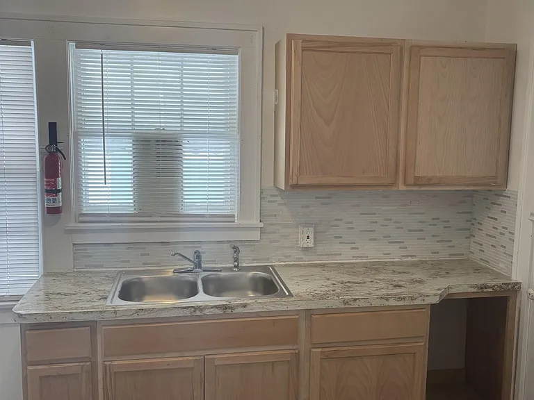 1914 Bagley St — Photo 6