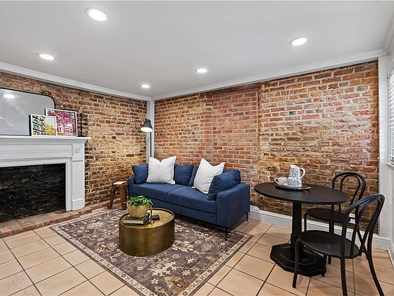 5th image of 617 Dauphine St #9