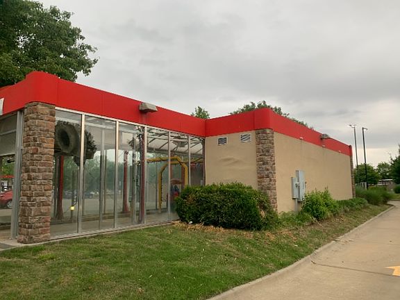 3rd image of 1006 N Marvin Ave