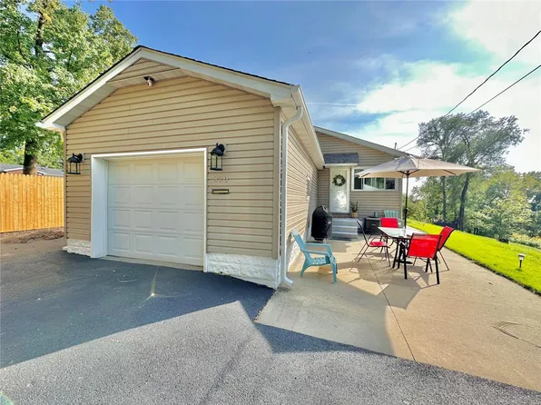 310 Circle Dr, Collinsville, IL 62234